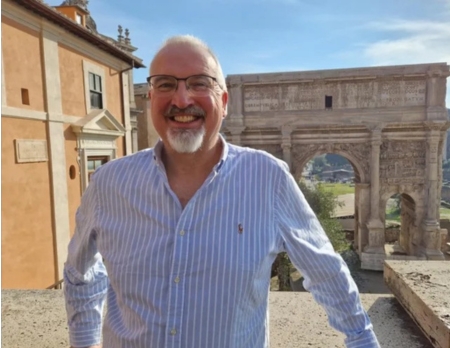 Dr Simon Elliott